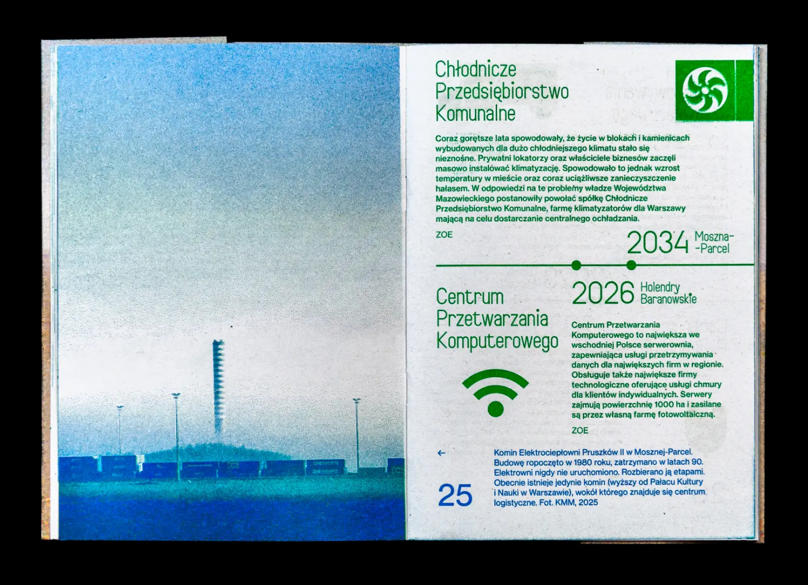 Rozkładówka zeszytu przedstawiającą po lewej stronie zdjęcie komina stojącego na polu, po prawej tekst.