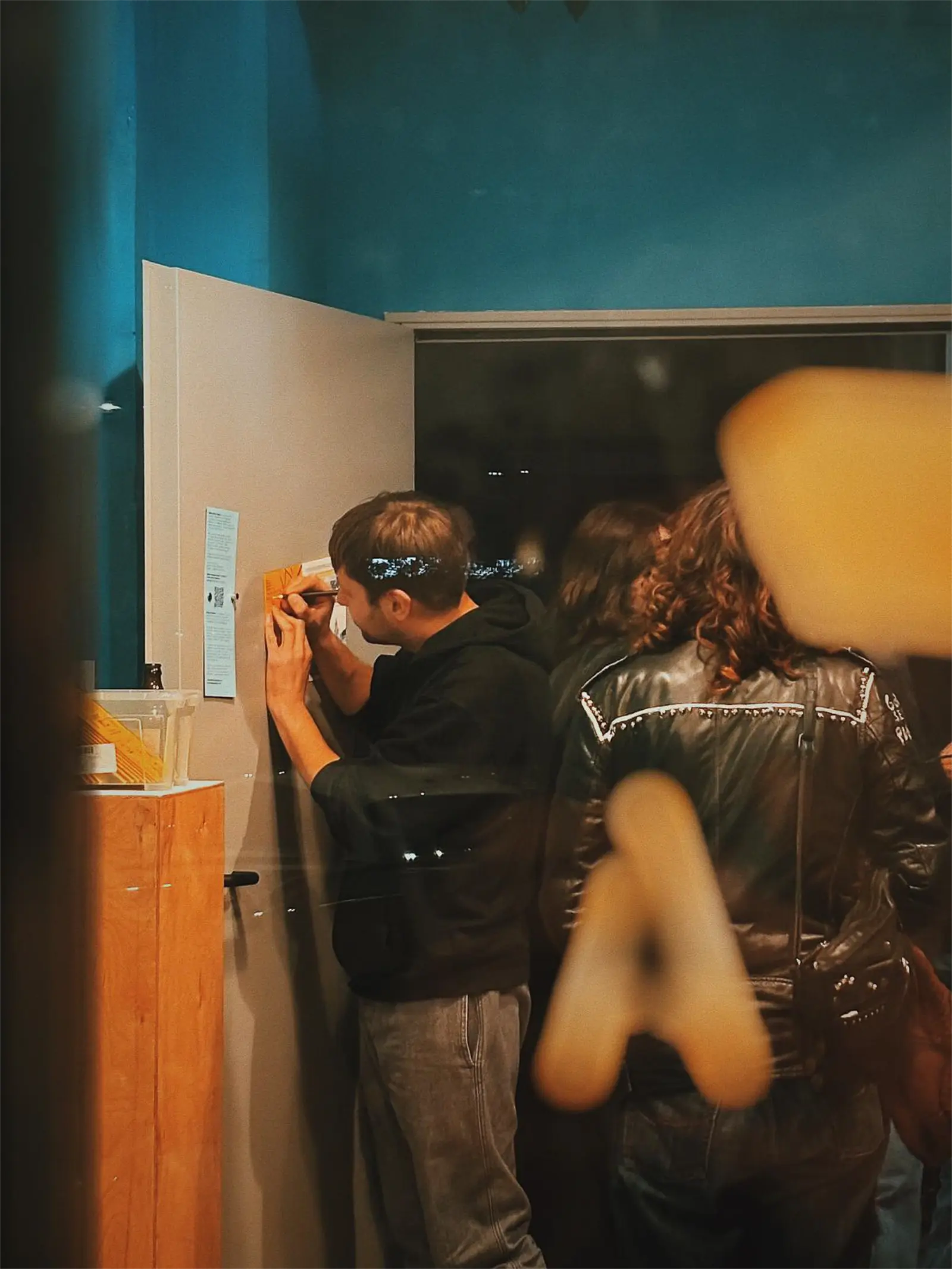 Premiere of the zine. The author signs the comic book.