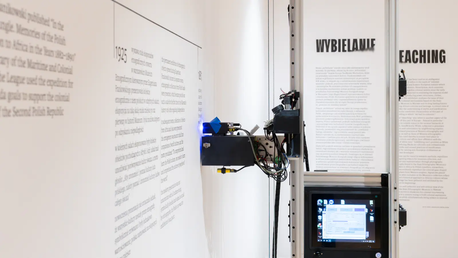 Mobile printer in the exhibition hall. Prints the timeline shown in the exhibition.